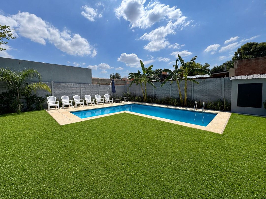 VENTA 3 AMB CASA CON PILETA JARDIN Y COCHERA