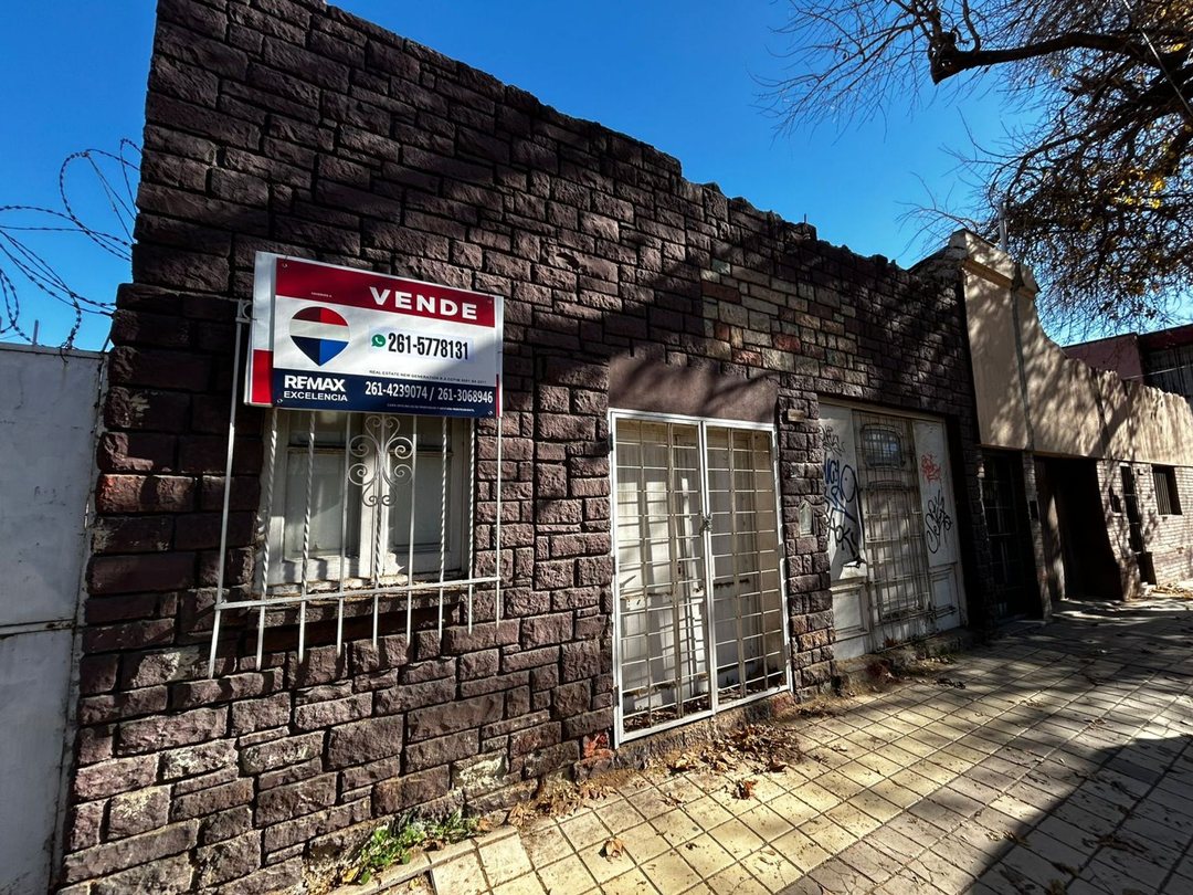 lote sobre calle principal 890m2