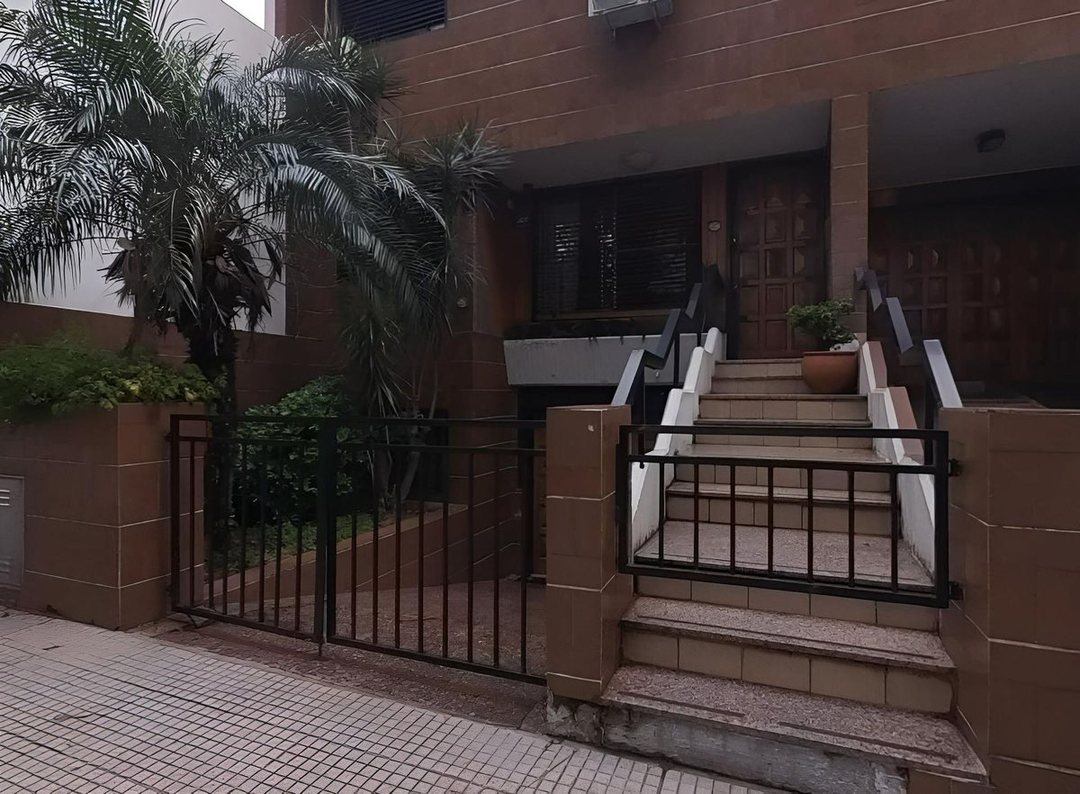 VENTA PH 4 AMB FLORES CON COCHERA CUBIERTA 2 AUTOS