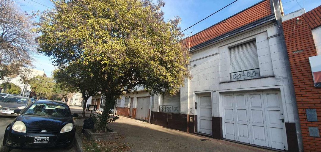 VENTA CASA 4 AMBIENTES LA PLATA