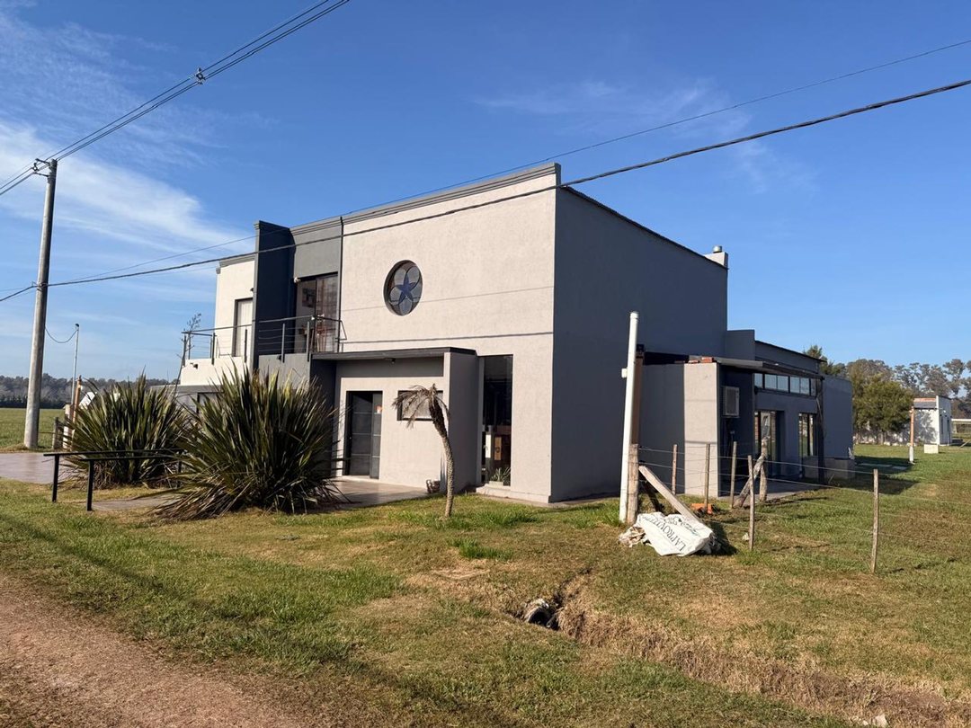 CASA DE 7 AMBIENTE EN VENTA SAN MIGUEL DEL MONTE