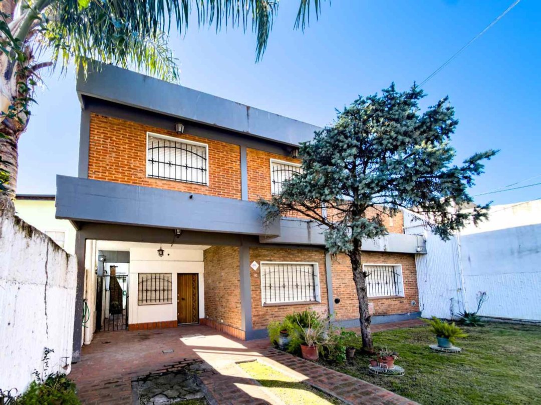 CASA EN VENTA EN BOULOGNE - MUY BUENA UBICACION!