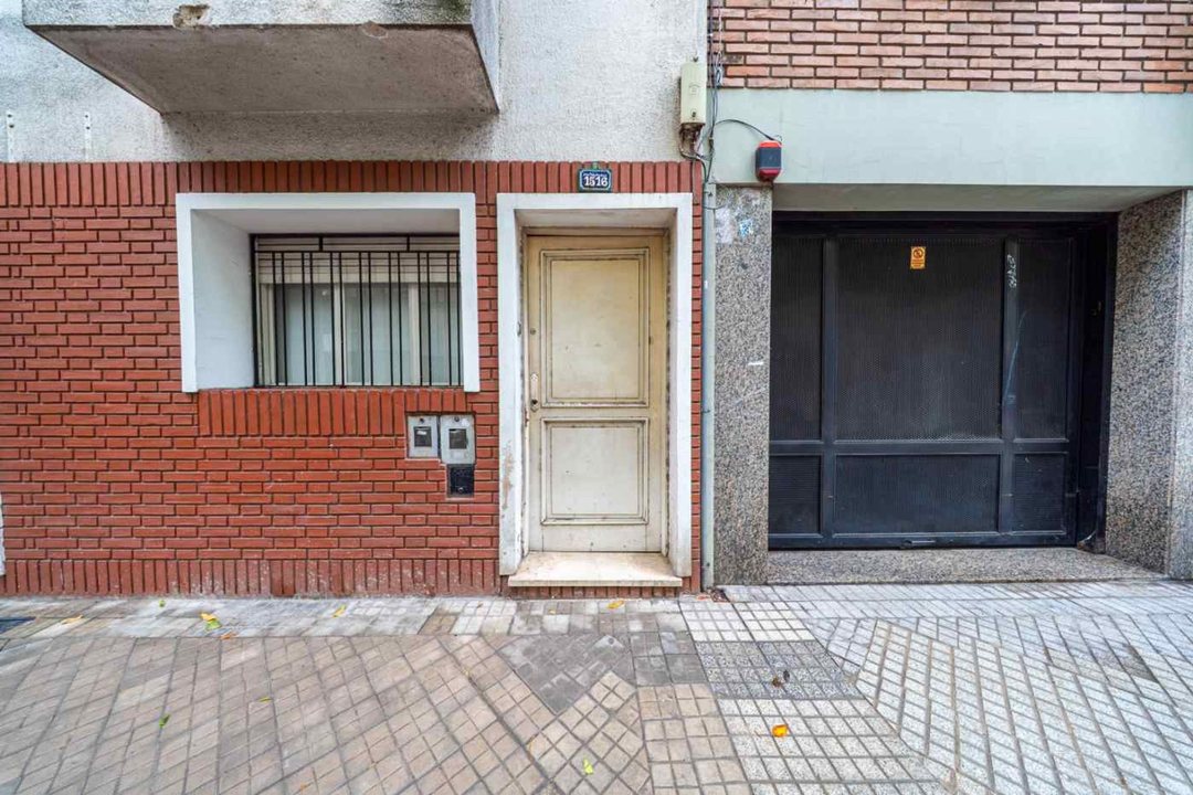 Venta de casa 4 dormitorios y terraza a reciclar