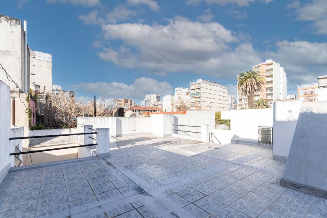 VENTA PH 5 AMBIENTES LUMINOSO REMODELADO - FLORES