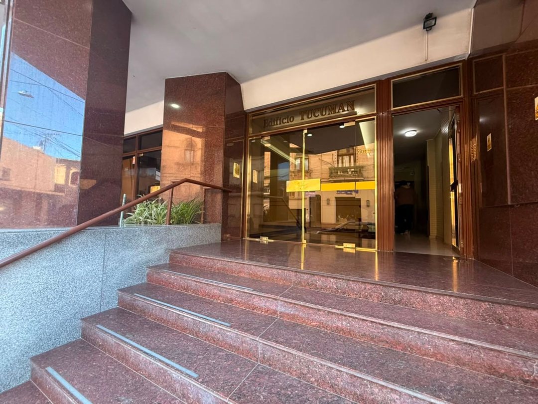Piso exclusivo c/cochera en pleno centro