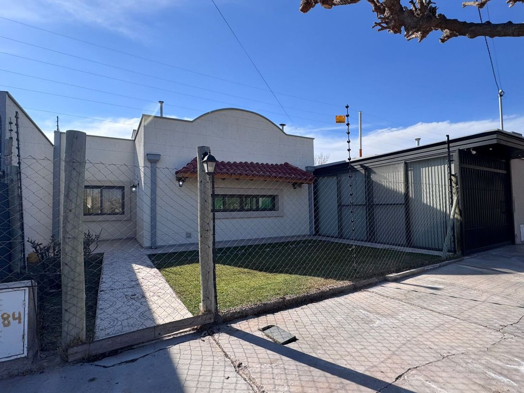 CASA 3 AMBIENTES EN VENTA EN LOS CORRALITOS