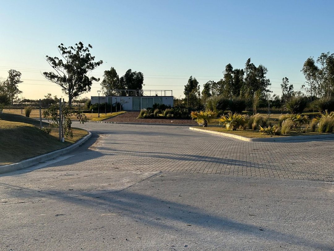 LOTE EN BARRIO LOS DOMINGOS EN VENTA, financiado!!