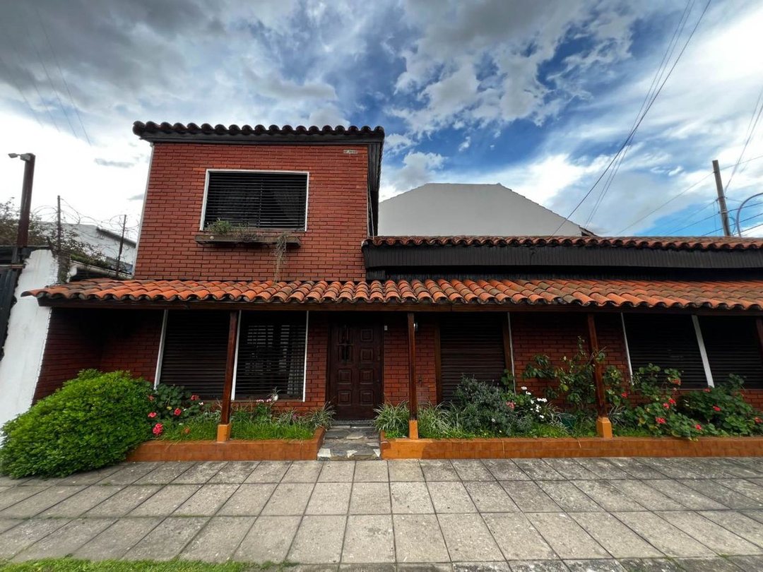 VENTA CASA 4 AMB C/COCHERA APTO CRÉDITO - V ALSINA