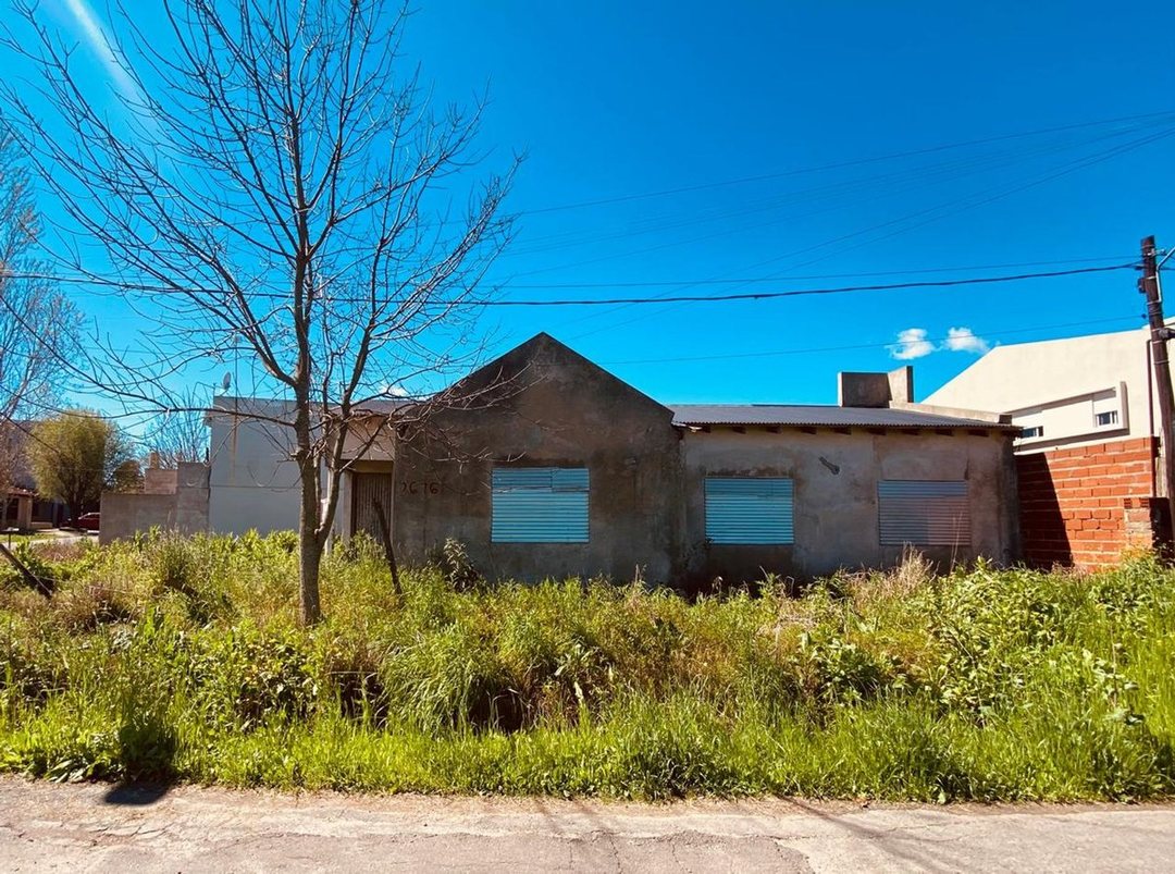 CASA 3 DORMITORIOS EN VENTA LA PLATA A TERMINAR