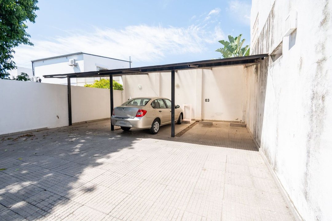 COCHERA EN VENTA A MTS DE AVENIDA FACUNDO ZUVIRÍA