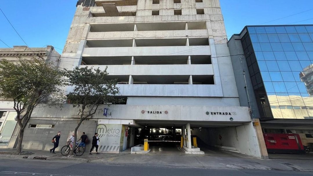 Cochera a la venta en en Zona "Sanatorios"
