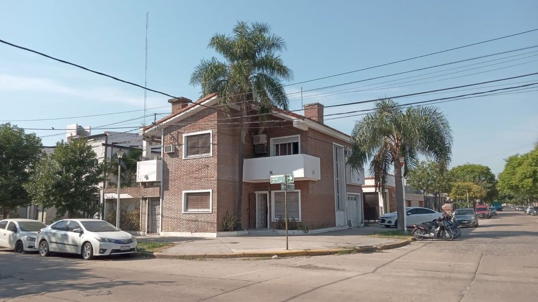 SE VENDE CASA CENTRO DE RECONQUISTA