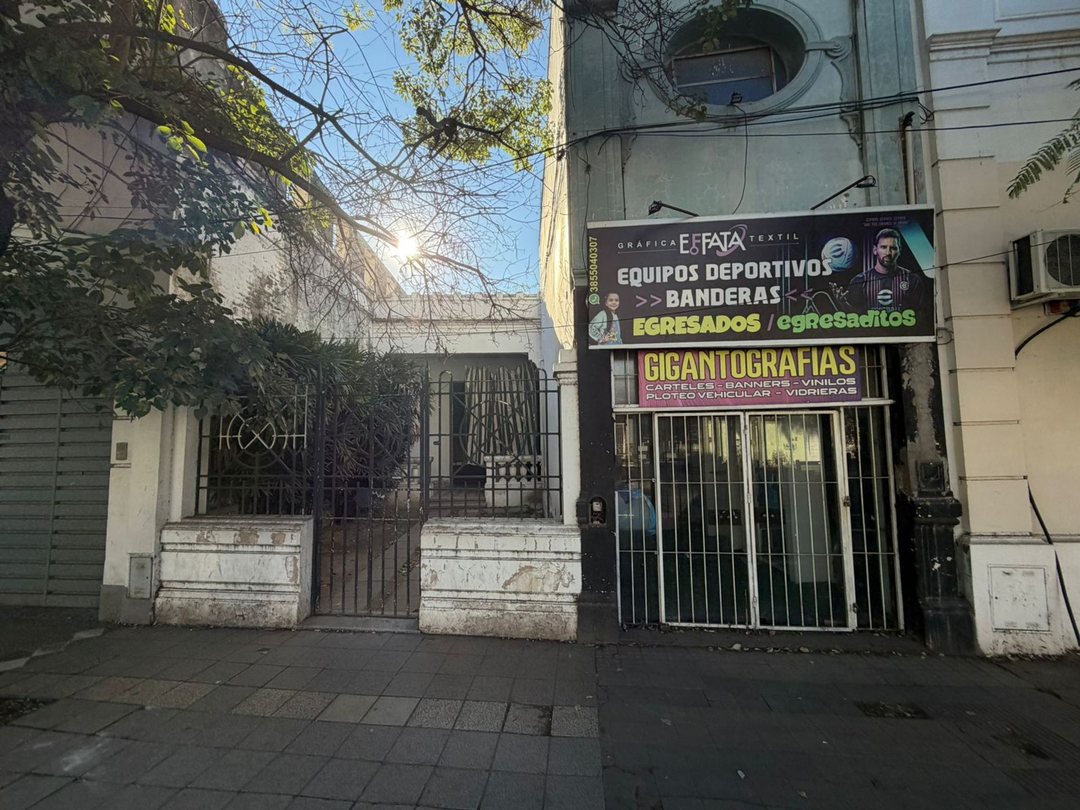 EN VENTA - CASA CON LOCAL COMERCIAL - AV. BELGRANO