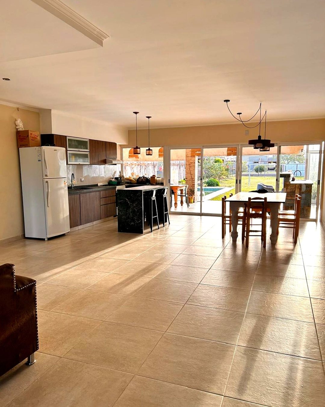 CASA EN VENTA 2 DORM PILETA Y GRAN TERRENO