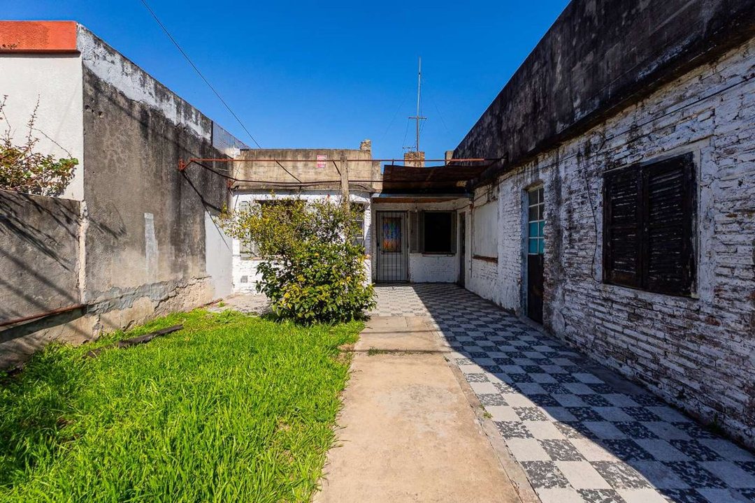 CASA VENTA 3 DORMITORIOS CON PATIO Y COCHERA