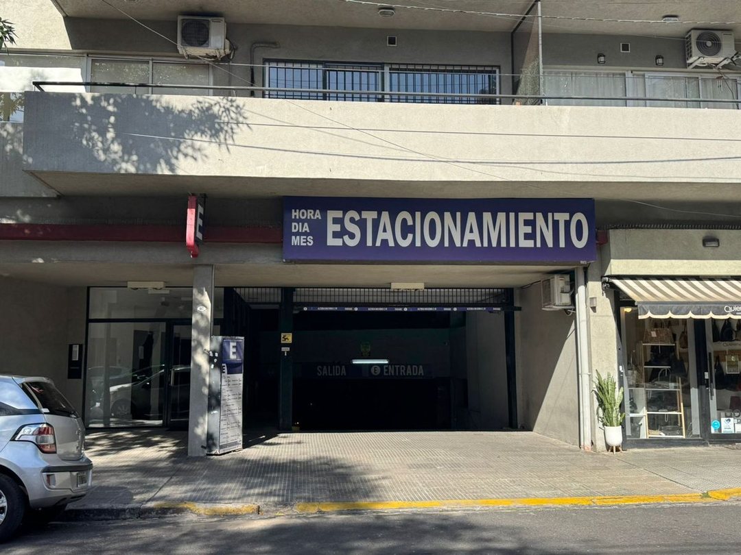 Venta cochera cubierta fija en Almagro