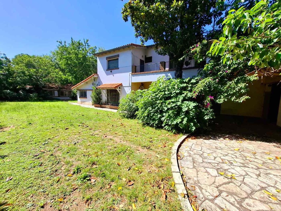 CASA 5 AMBIENTES VENTA LOMAS DE ZAMORA LOTE 800M2