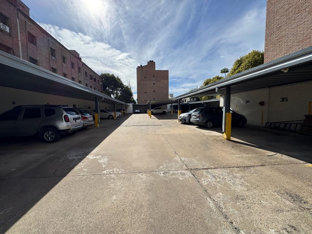 Venta Cochera en calle Mendoza casi Av Freyre
