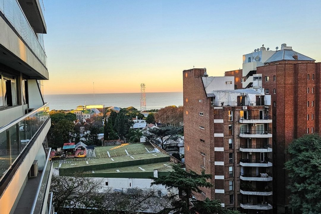 DEPARTAMENTO 3 AMBIENTES VENTA LA LUCILA COCHERA