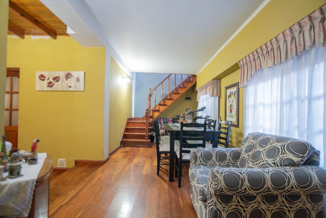 VENTA CASA 4 AMBIENTES PATIO TERRAZA SARANDI