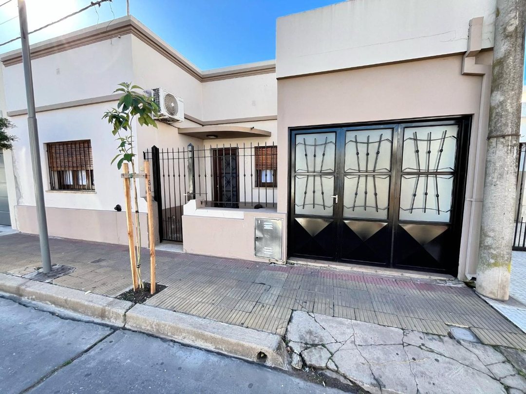 VENTA CASA CENTRO SAN NICOLAS QUINCHO PATIO VERDE
