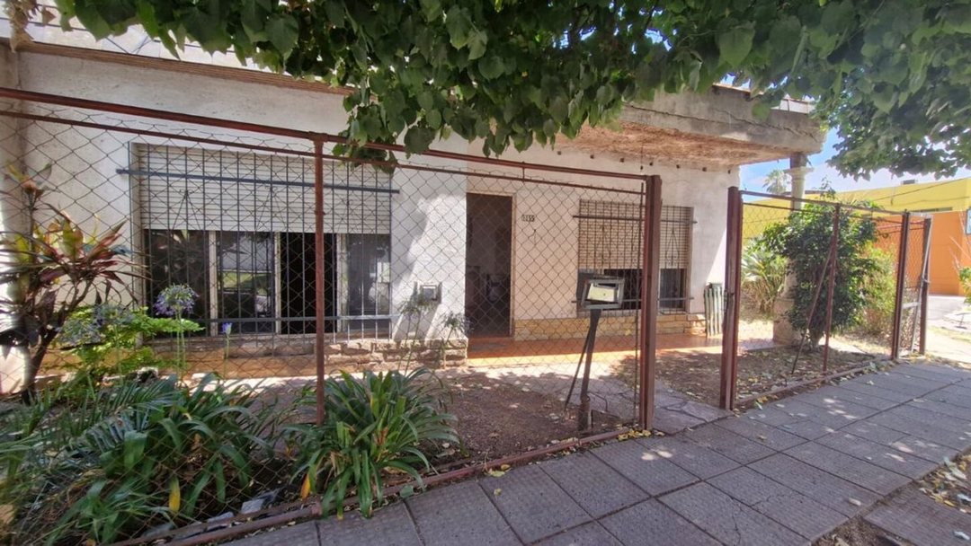 VENTA CASA 3 AMBIENTES ITUZAINGO