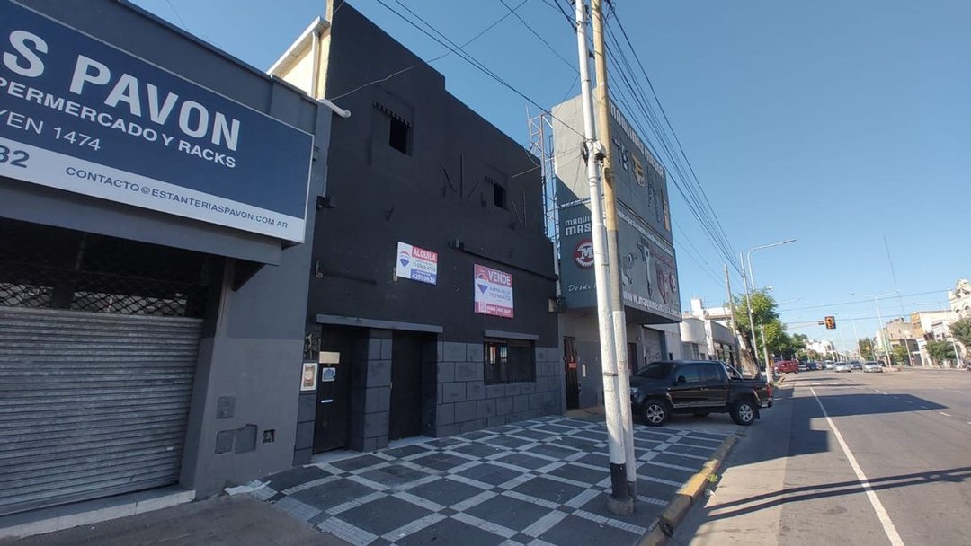 LOCAL COMERCIAL SOBRE AVENIDA AVELLANEDA
