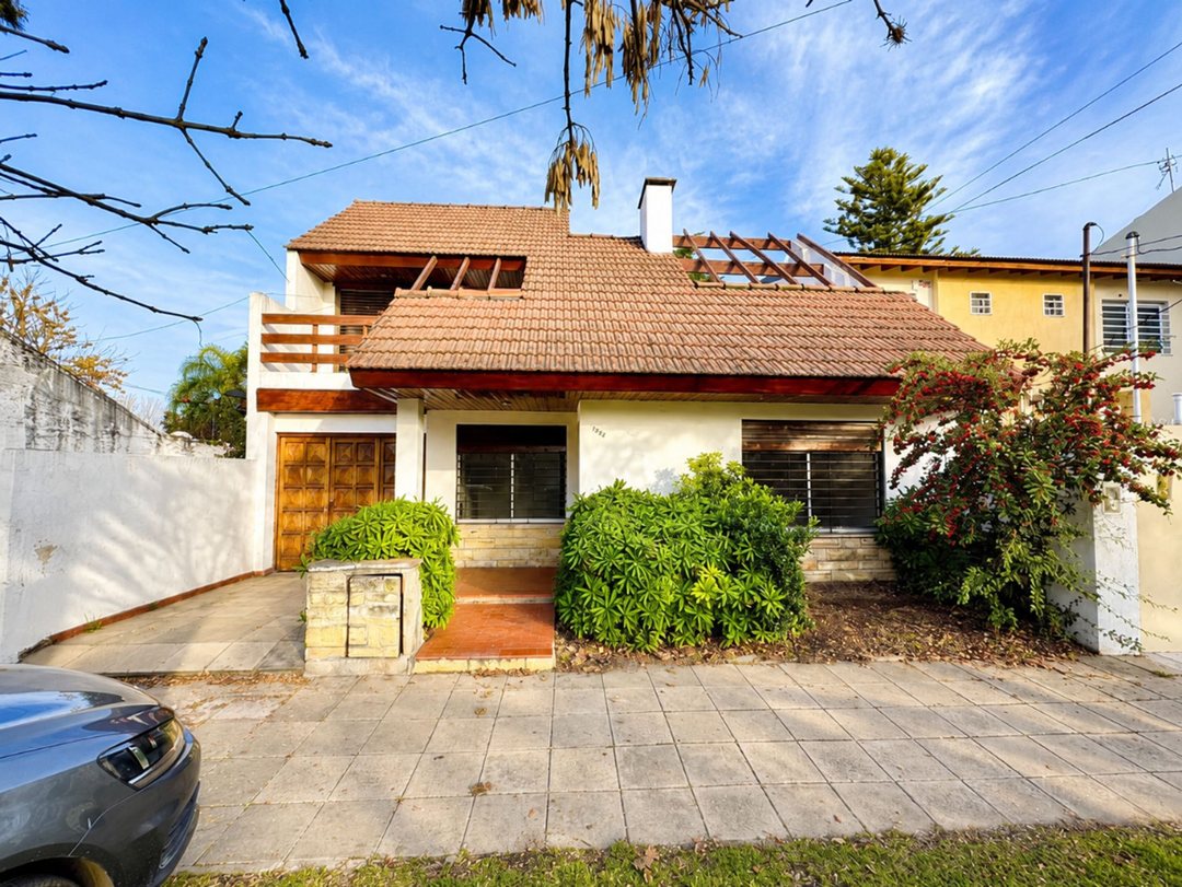 VENTA CASA MERLO 3 AMB + DEPTO 2 AMB Y QUINCHO