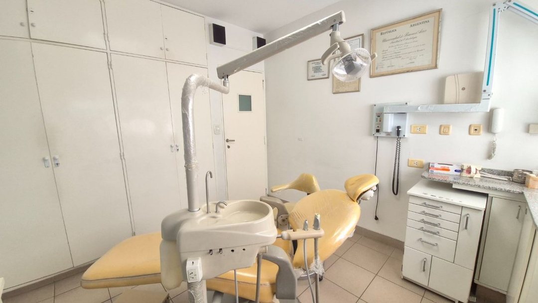CONSULTORIO 3 AMBIENTES VENTA FLORESTA EQUIPADO