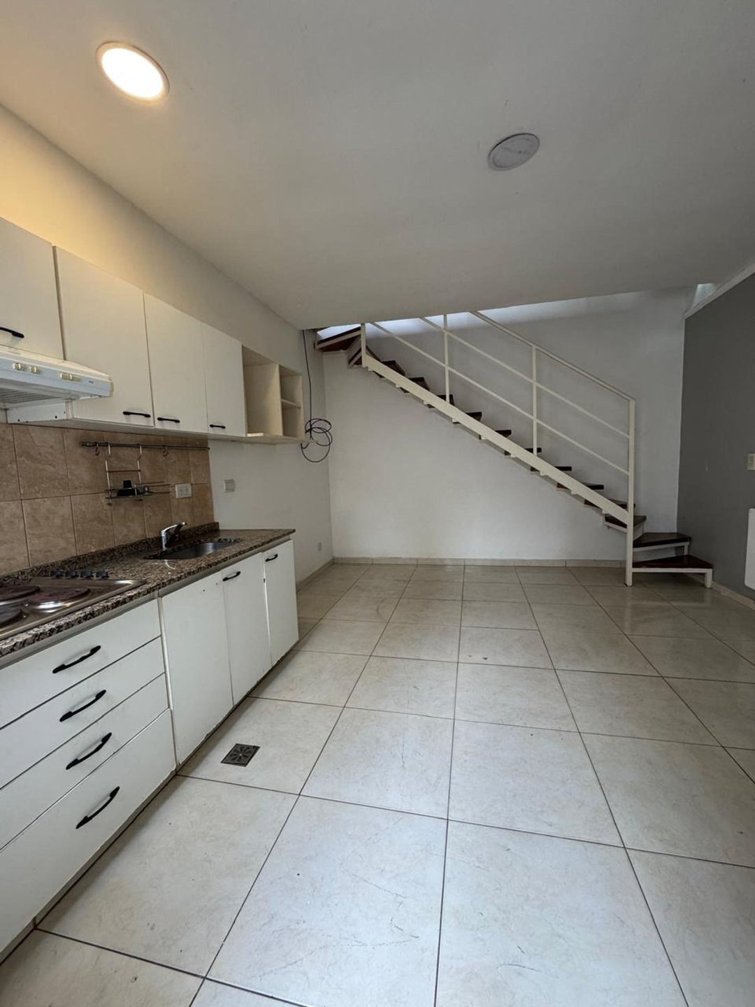 VENTA PH 2 AMBIENTES CON PATIO EN BANFIELD PERMUTA