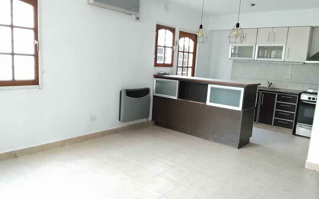 VENTA V.SARMIENTO DUPLEX 3 AMB COCHERA APTO CRED