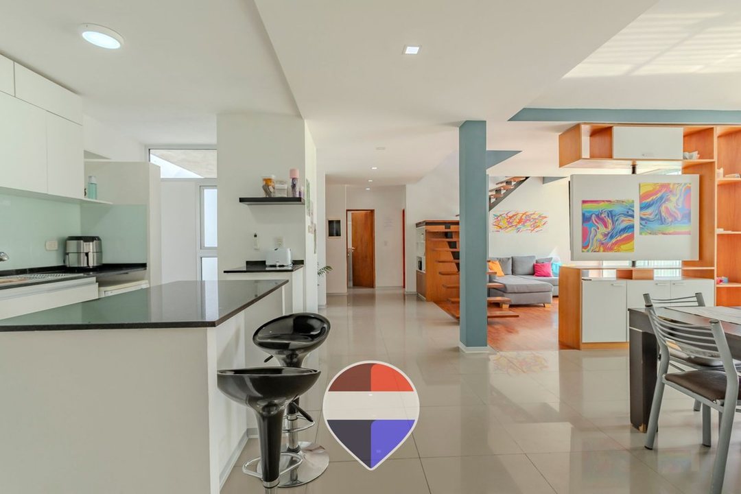 CASA EN VENTA LA PLATA 3 DORMITORIOS COCHERA