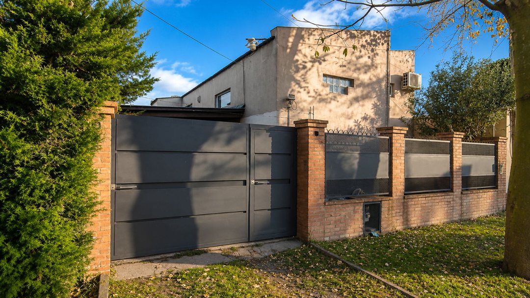 CASA EN VENTA LA PLATA 2 DORMITORIOS
