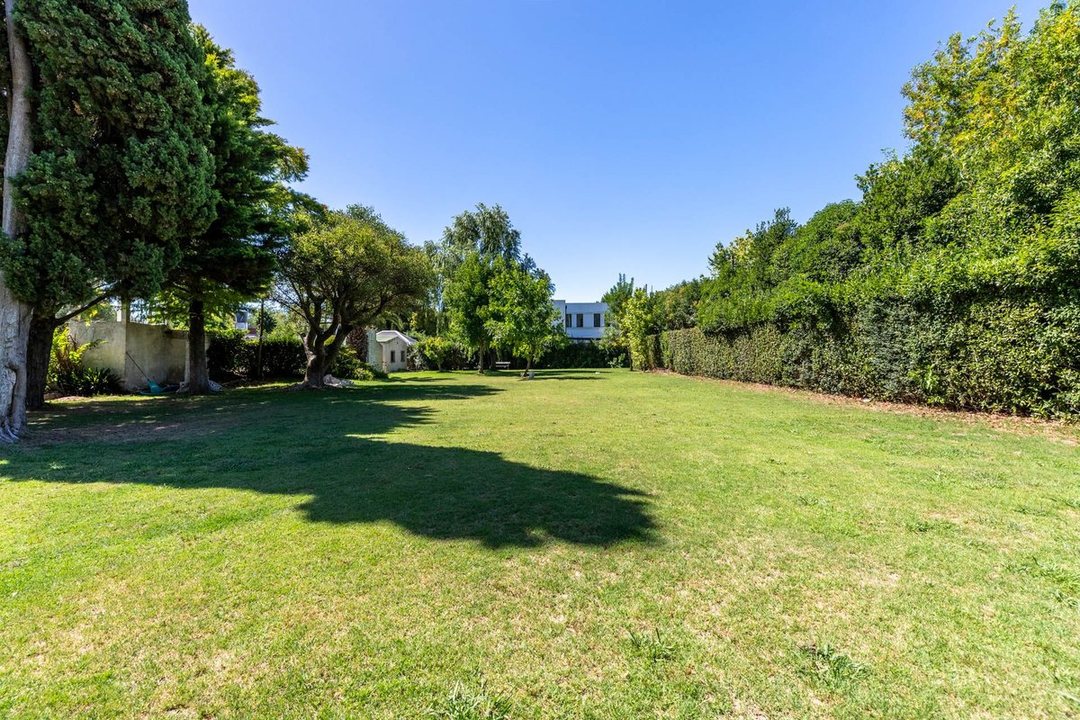 LOTE EN VENTA GONNET EN ESQUINA 2349 m2