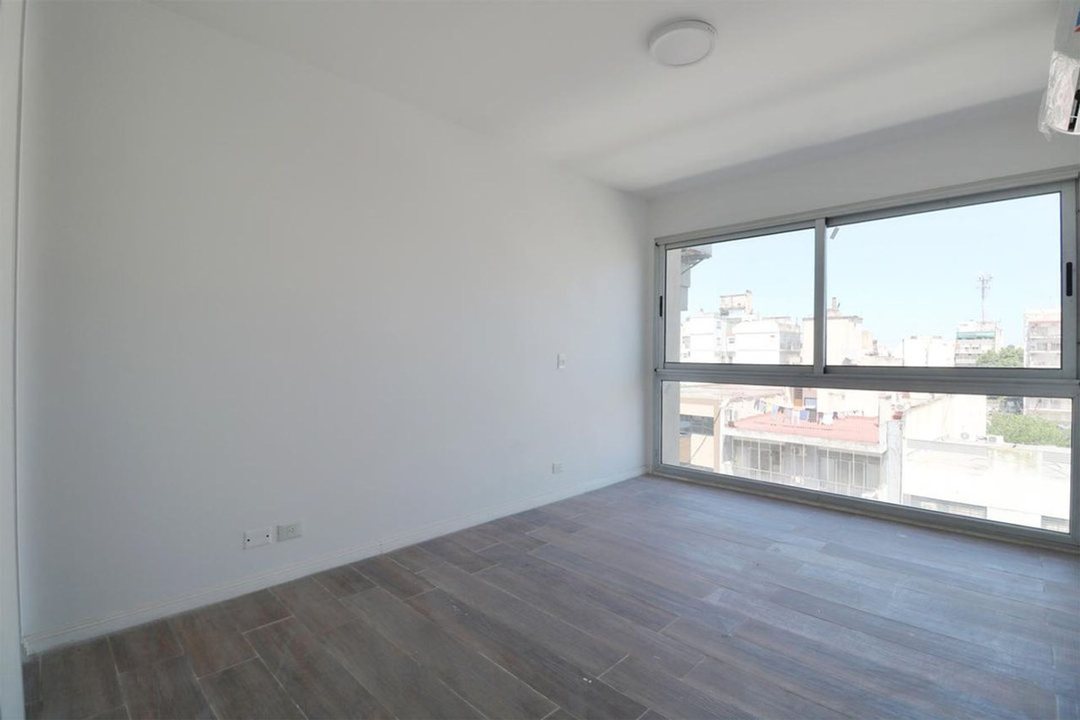 VENTA 5 AMBIENTES CON DEPENDENCIA ESTRENAR FLORES