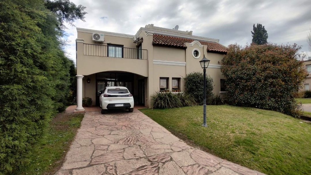 VENTA  PROPIEDAD COUNTRY BANCO PROVINCIA 6 AMB.
