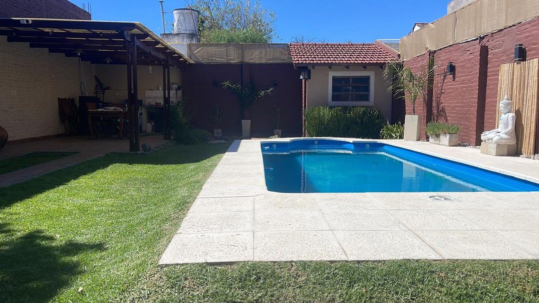 CASA EN VENTA 5 AMBIENTES VILLA LUZURIAGA
