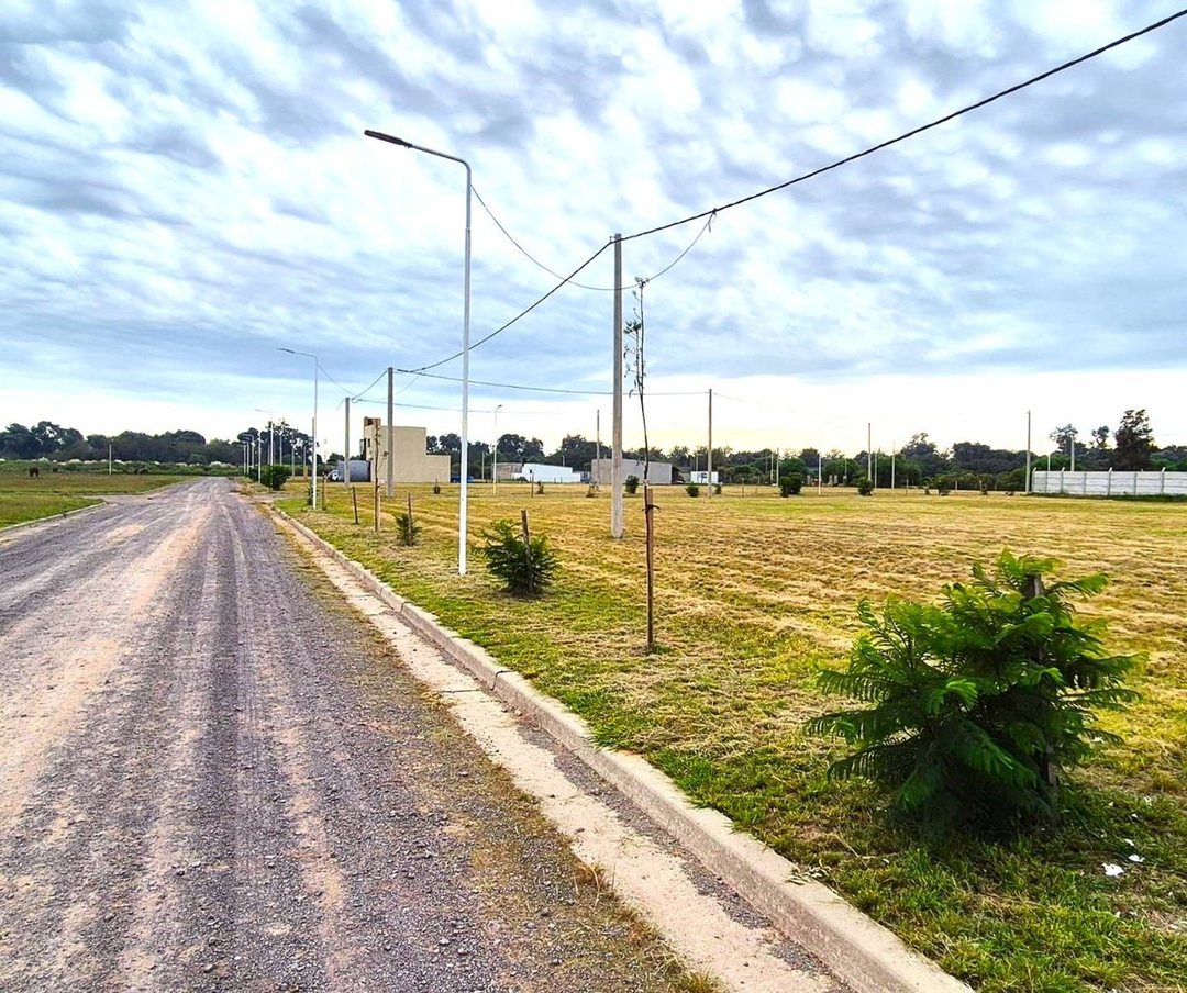 TERRENO 400 M2 VILLA ROBLES. URQUIZA 2400. SLZO