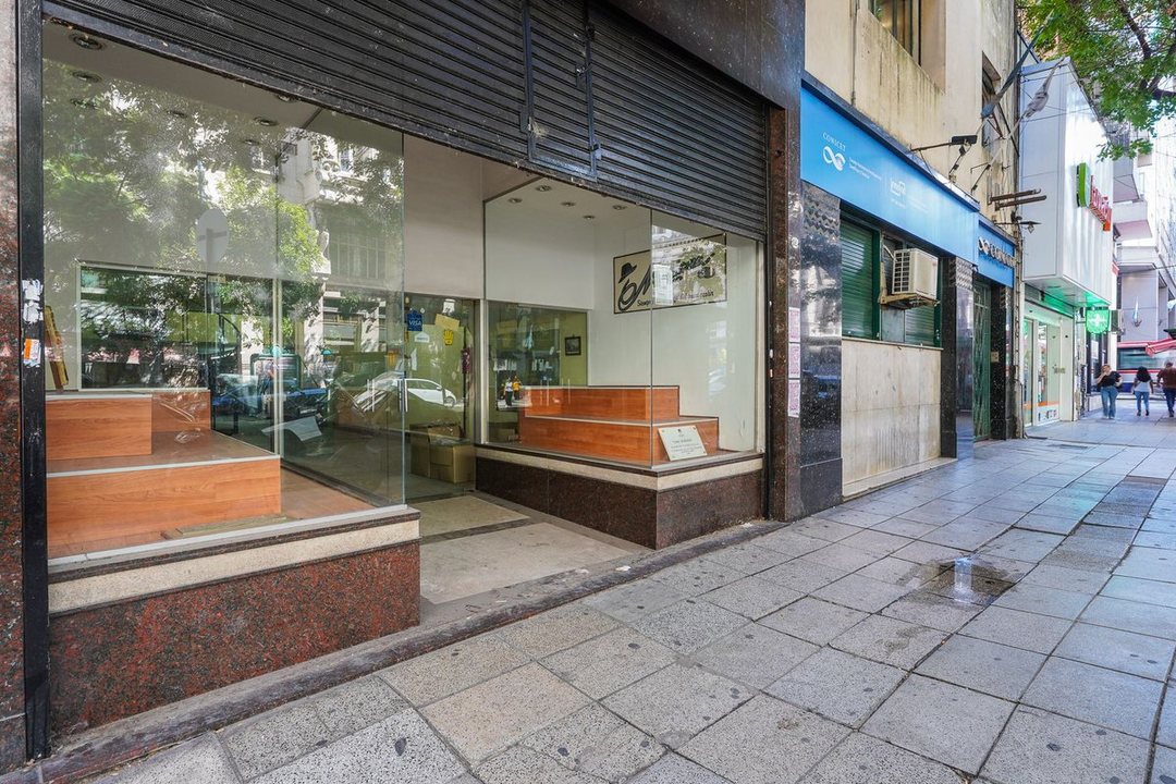 ALQUILER IMPORTANTE LOCAL COMERCIAL AV. RIVADAVIA
