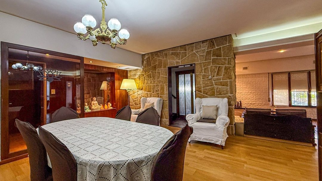 Venta Casa 6 ambientes Chauvin con cochera