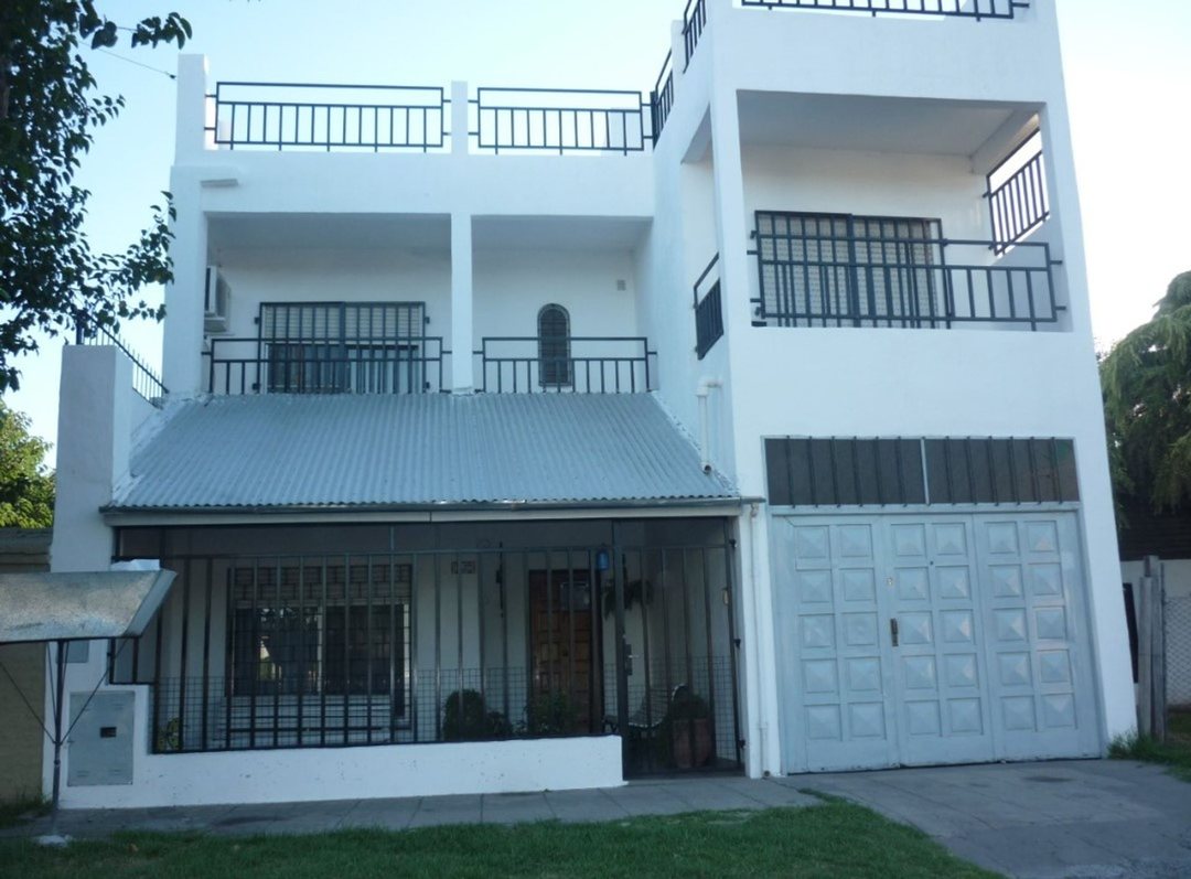 Casa de 5 ambientes venta en Escobar con cochera