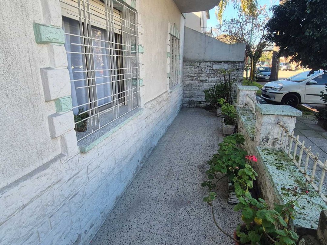 Venta PH tres ambientes Liniers sin expensas