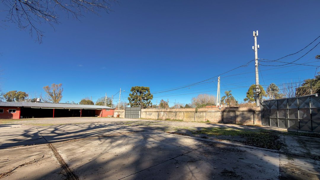 VENTA DEPOSITO CON OFICINAS  EN MORENO