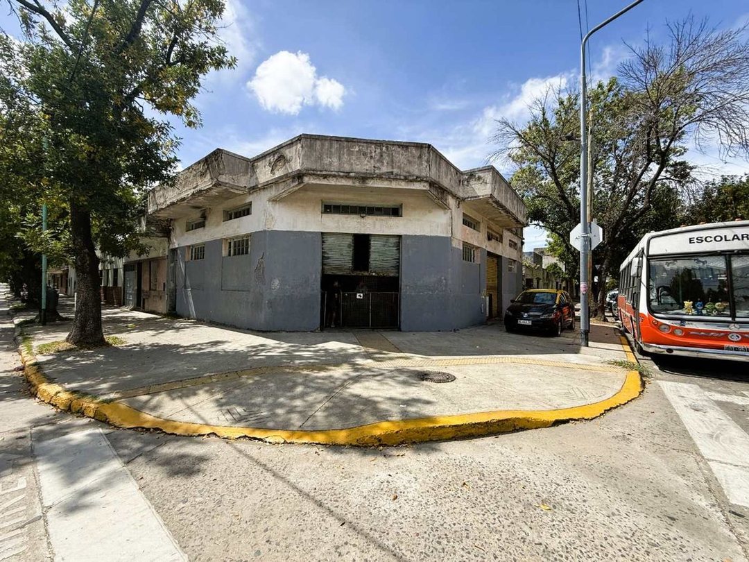 Galpon en venta con vivienda, CABA