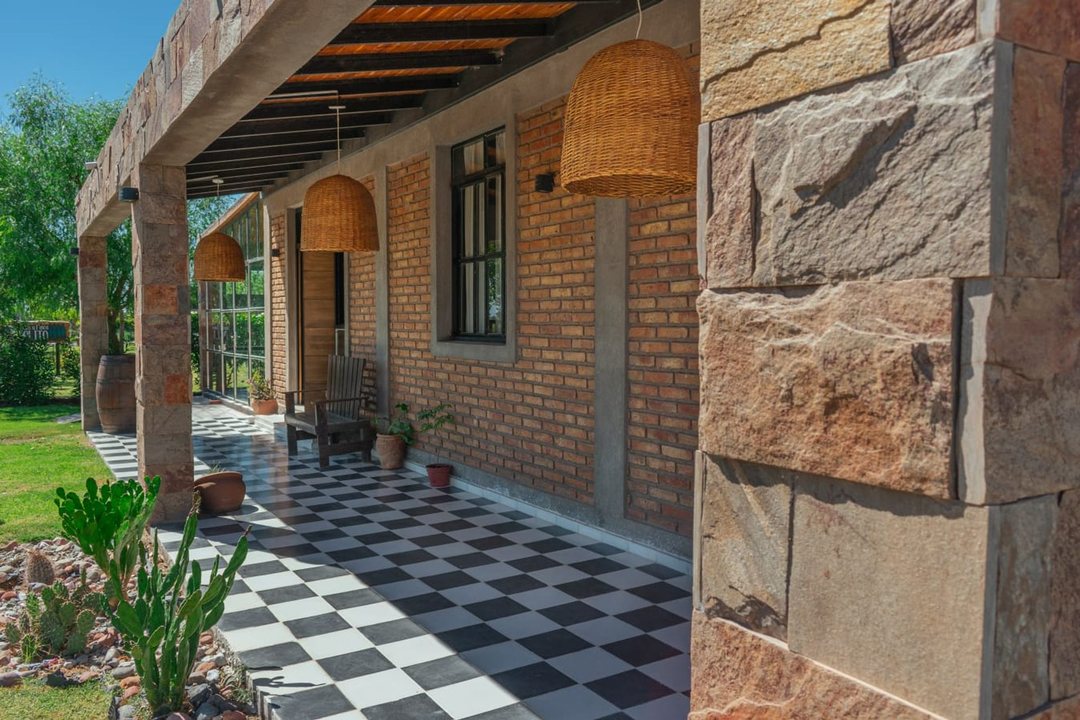 ALQUILER CASA RESIDENCIAL/EMPRESA. POCITO