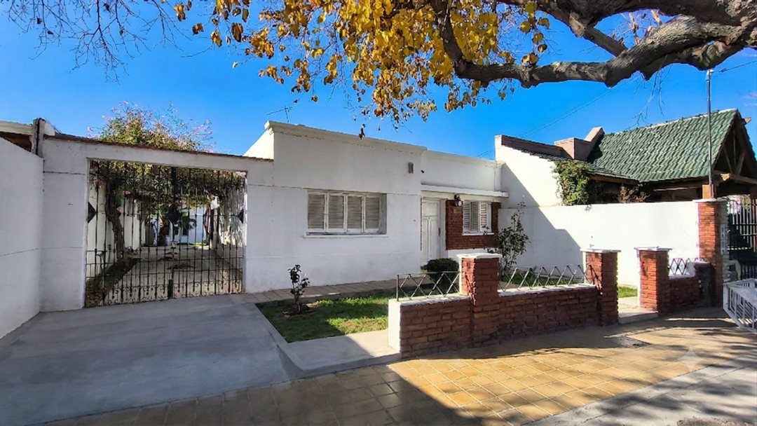VENTA DE CASA + DEPTO B° SANTO TOMAS. SANTA LUCÍA