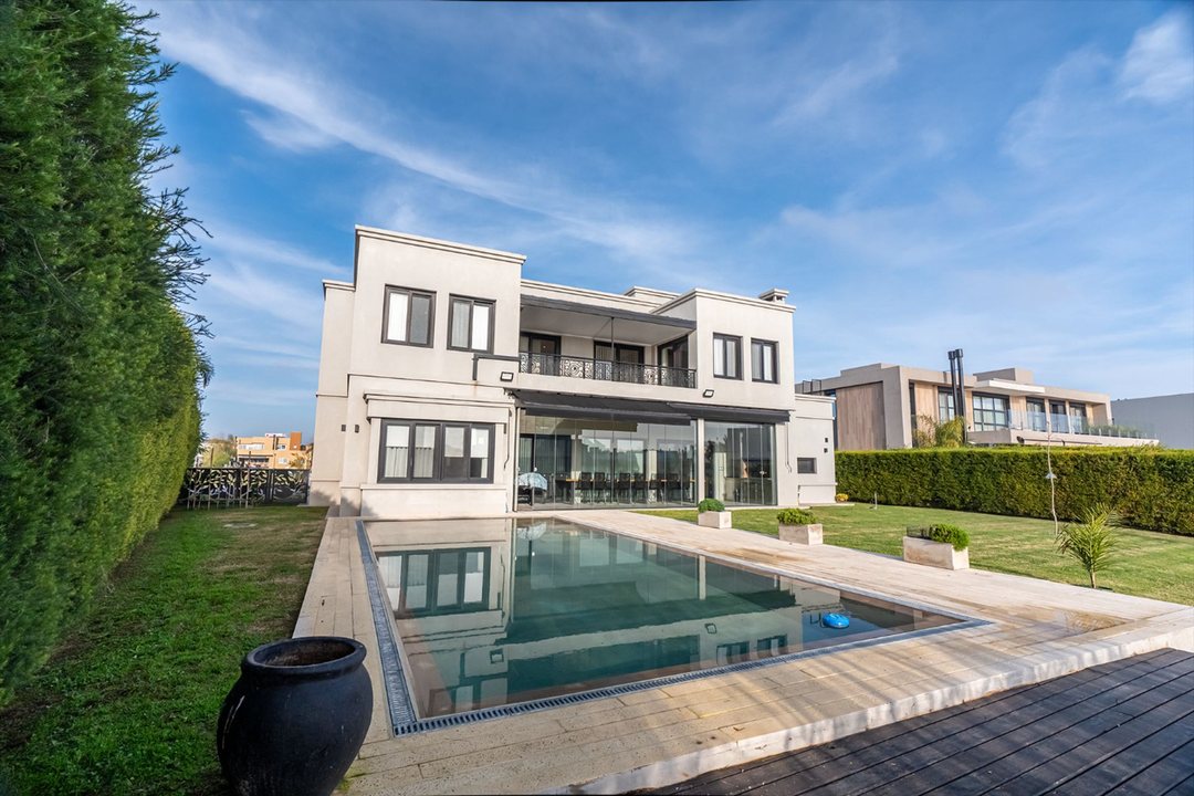 VENTA CASA LAS GOLONDRINAS 4 AMBIENTES AL AGUA