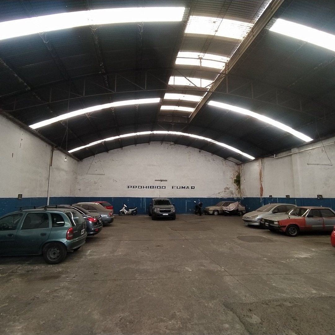 Estacionamiento 40 cocheras + 2 deptos Oportunidad