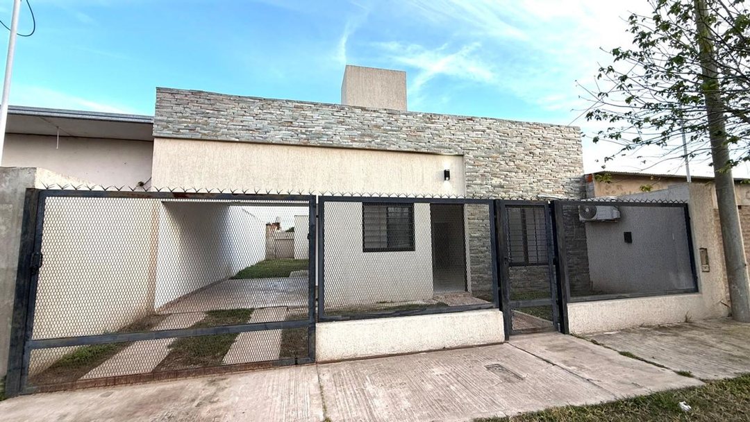 Se vende casa de tres dormitorios!