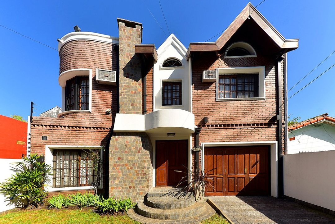 VENTA CASA EN ITUZAINGÓ, 4 AMB CON PATIO Y PILETA